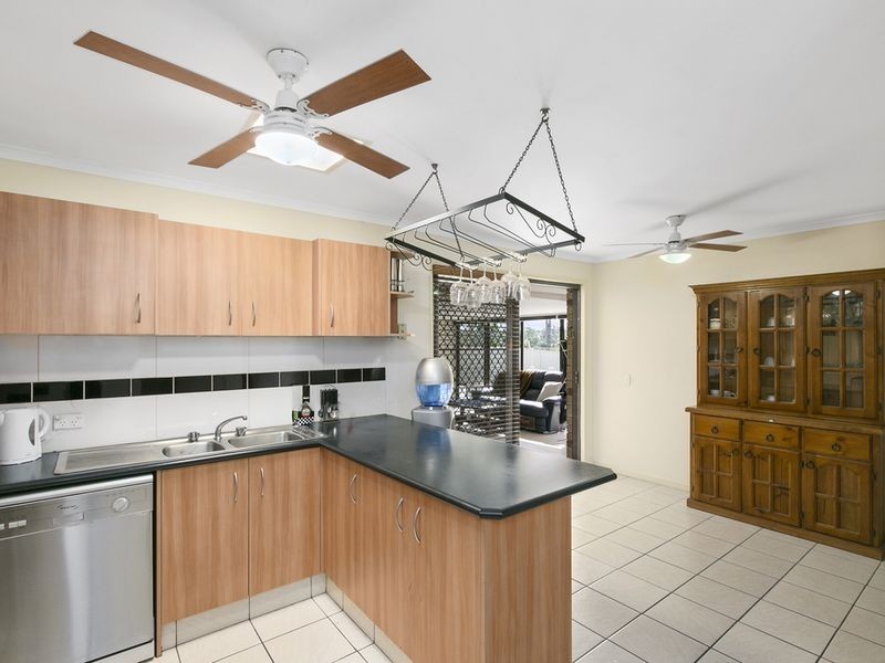 6 Issell Place, Highland Park QLD 4211