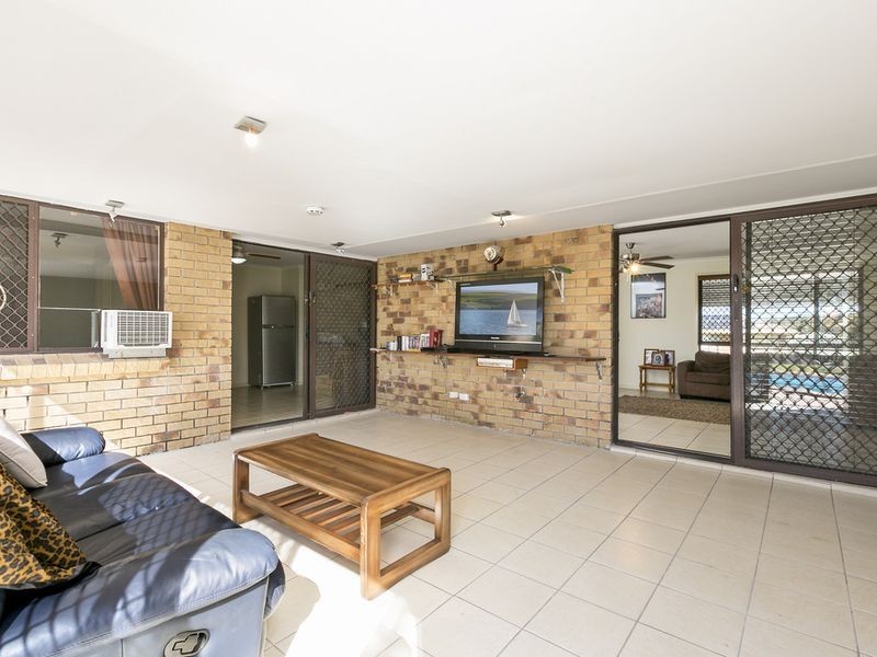 6 Issell Place, Highland Park QLD 4211