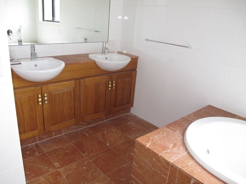 5a Rivage Place, Highland Park QLD 4211