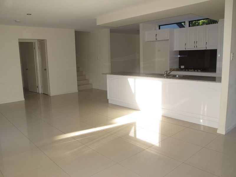 1/24 Alison Road, Carrara QLD 4211