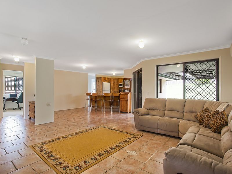 4 Cozens Way, Highland Park QLD 4211
