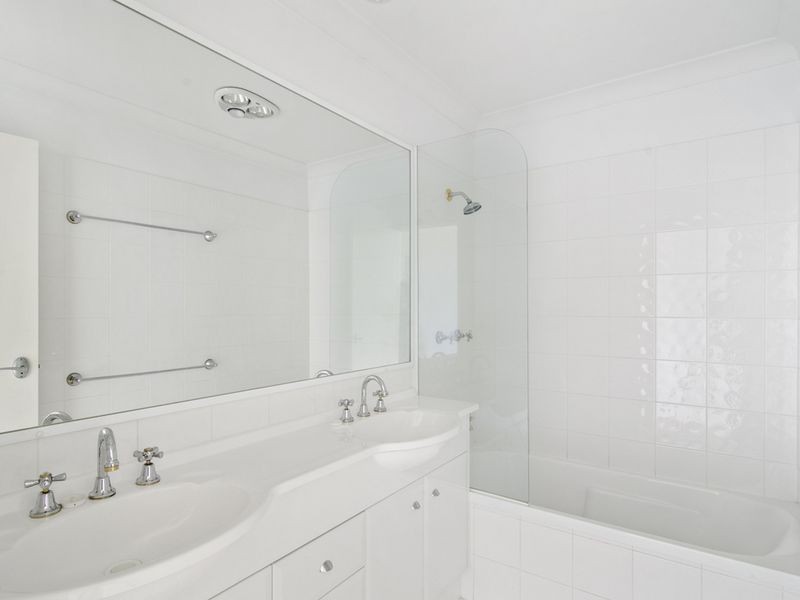 26/2 Ridgeline Way, Highland Park QLD 4211