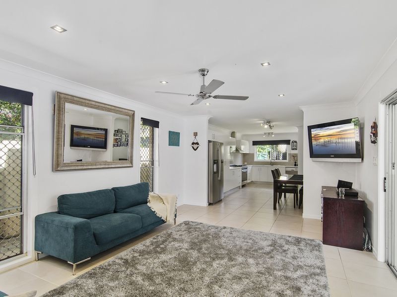 4 Winani Drive, Ashmore QLD 4214