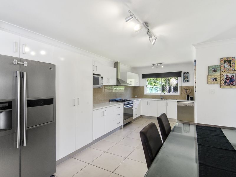 4 Winani Drive, Ashmore QLD 4214