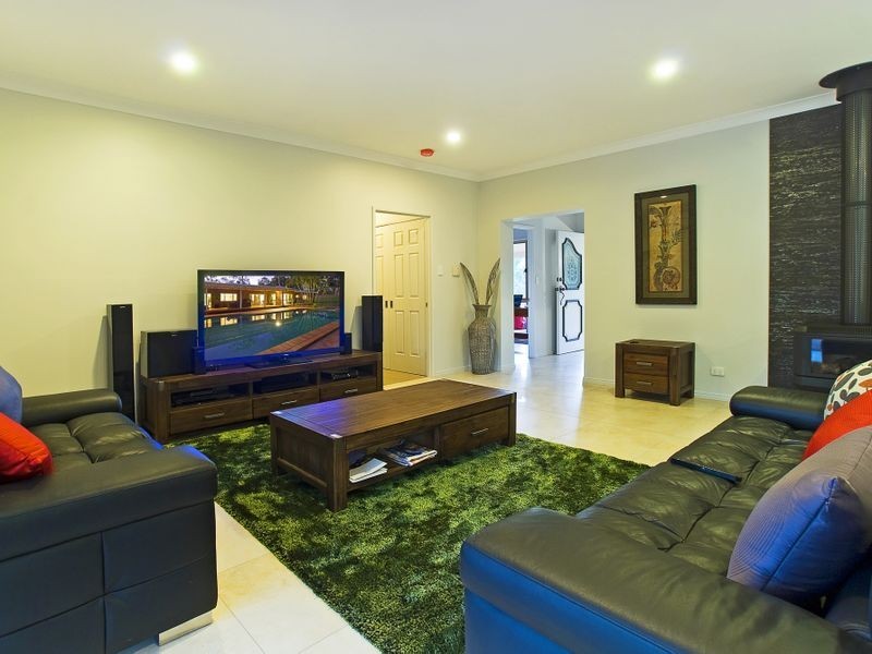 15 Haven Court, Maudsland QLD 4210