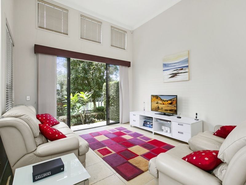 2012/1 The Vistas Drive, Carrara QLD 4211