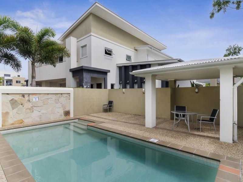 2/10 Valbonne Avenue, Varsity Lakes QLD 4227