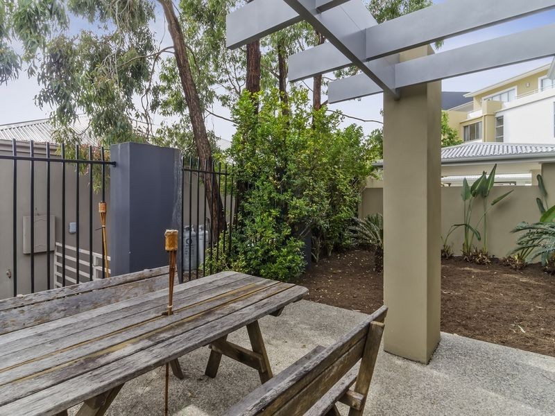 2/10 Valbonne Avenue, Varsity Lakes QLD 4227