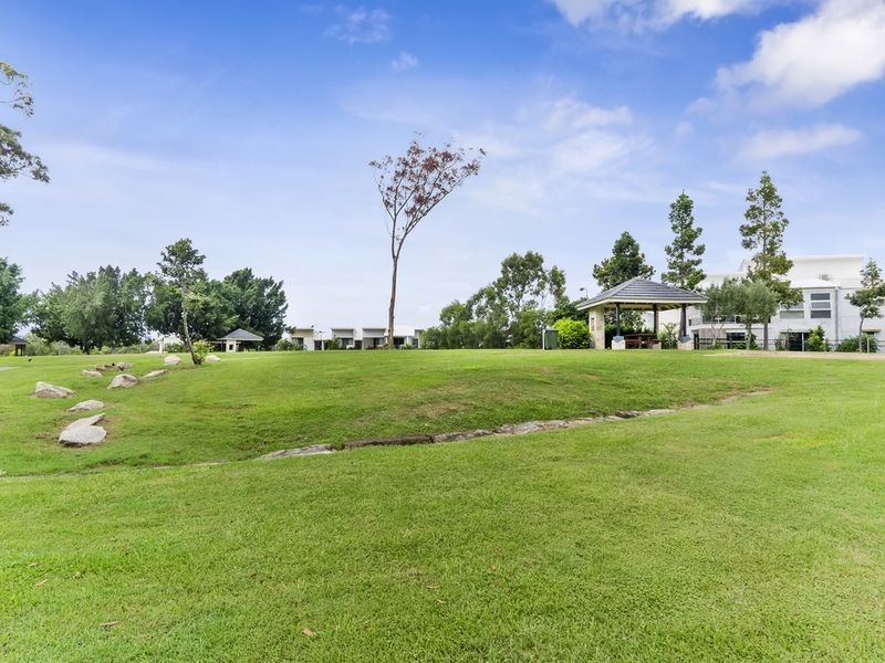 2/10 Valbonne Avenue, Varsity Lakes QLD 4227