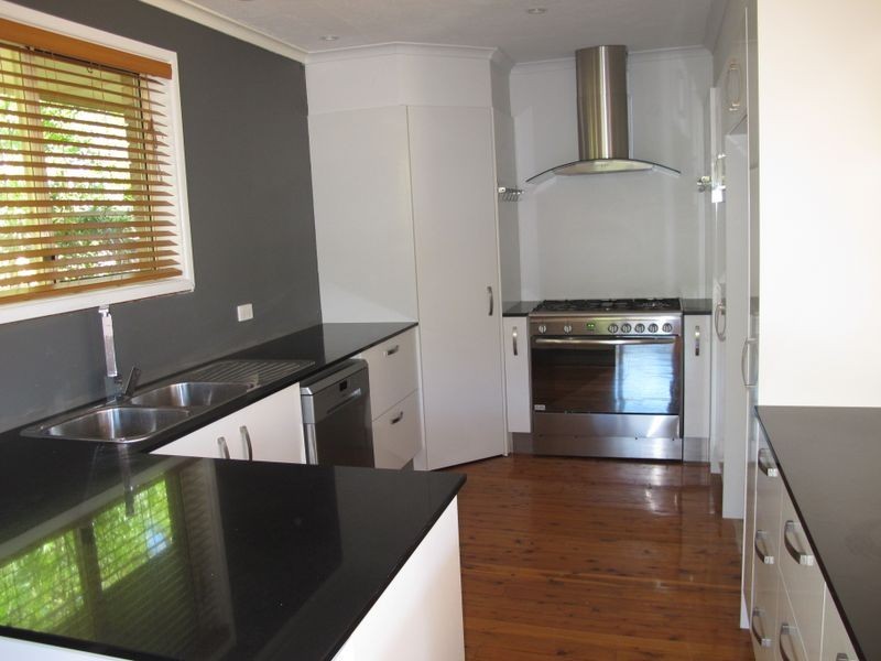 17 Paradise Street, Nerang QLD 4211