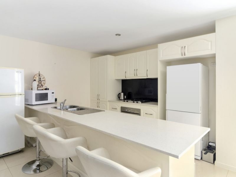 2/24 Alison Road, Carrara QLD 4211