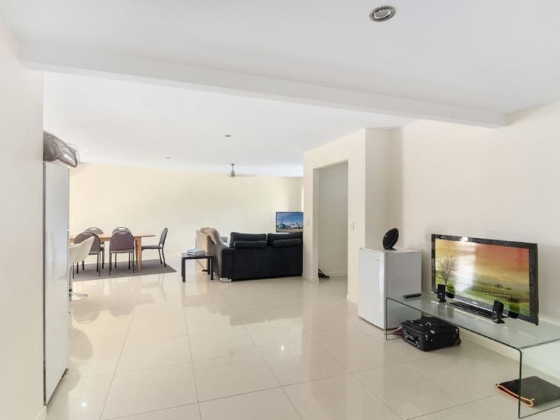 2/24 Alison Road, Carrara QLD 4211