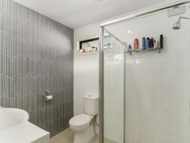 2/24 Alison Road, Carrara QLD 4211