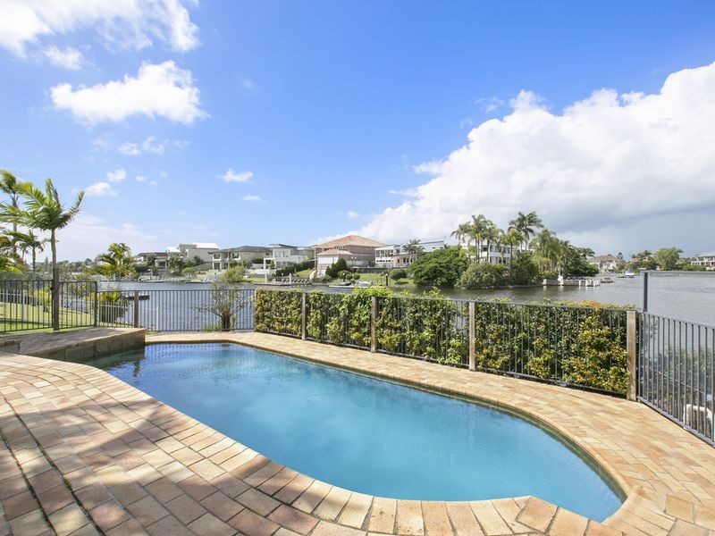 6 Moray Court, Benowa QLD 4217