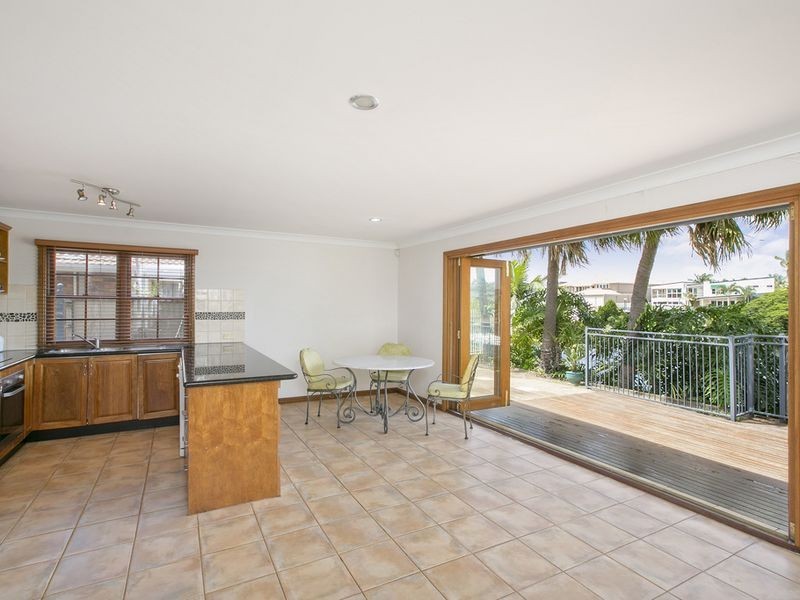 6 Moray Court, Benowa QLD 4217