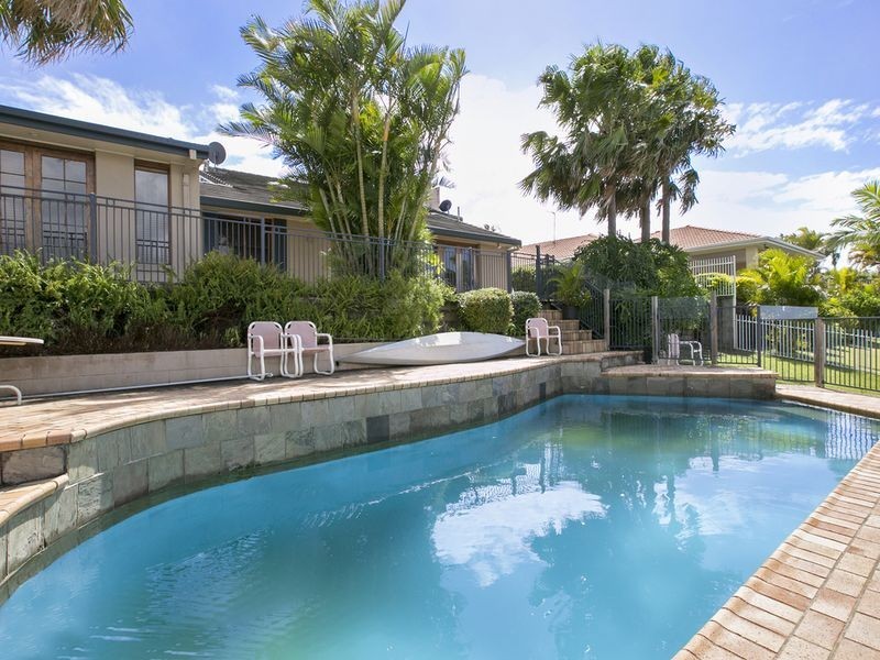 6 Moray Court, Benowa QLD 4217