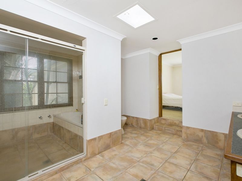 6 Moray Court, Benowa QLD 4217