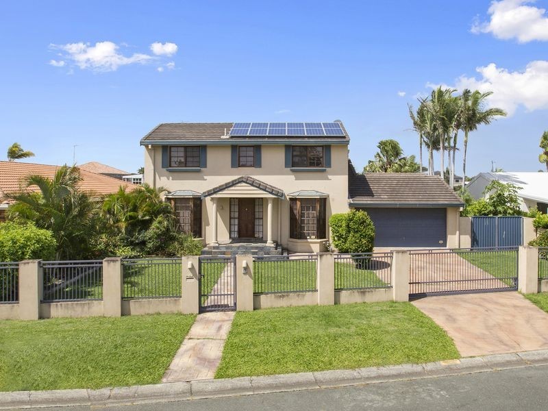 6 Moray Court, Benowa QLD 4217