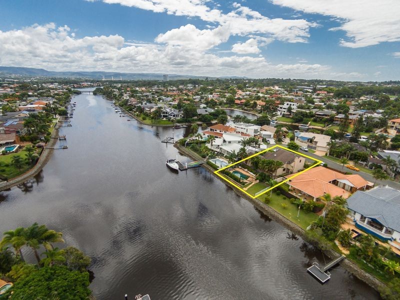 6 Moray Court, Benowa QLD 4217