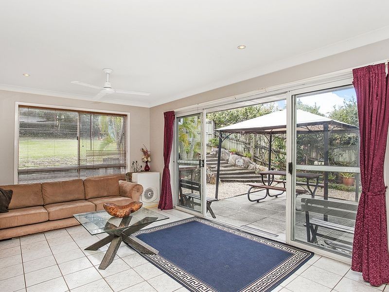 6 Guthrie Parade, Carrara QLD 4211