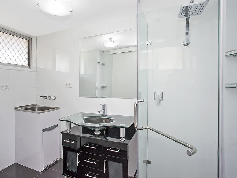 2/260 Stanhill Drive, Surfers Paradise QLD 4217