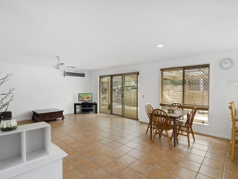 49 Renfrew Drive, Highland Park QLD 4211