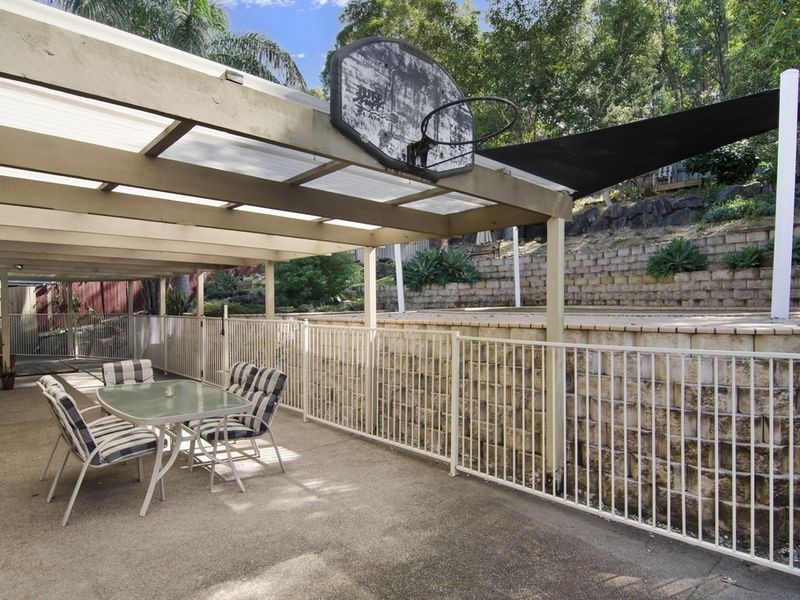 49 Renfrew Drive, Highland Park QLD 4211