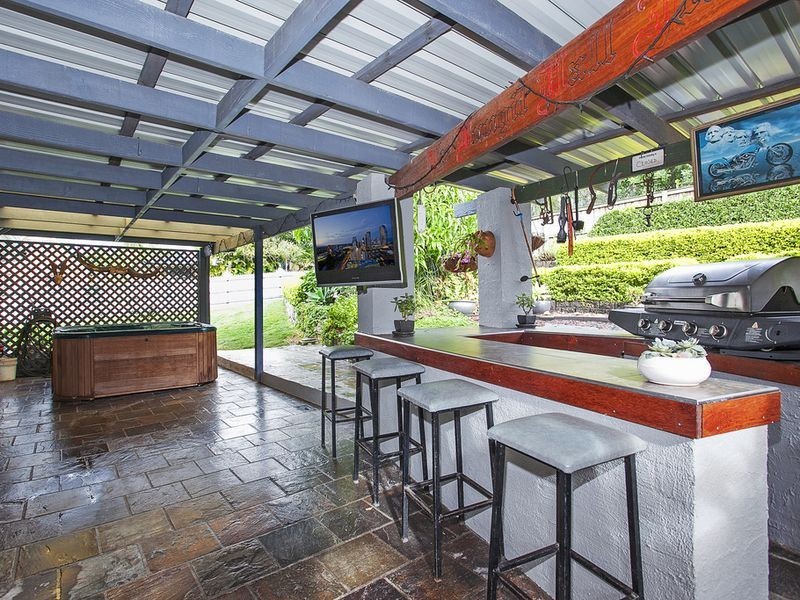 4 Kenneth Drive, Highland Park QLD 4211