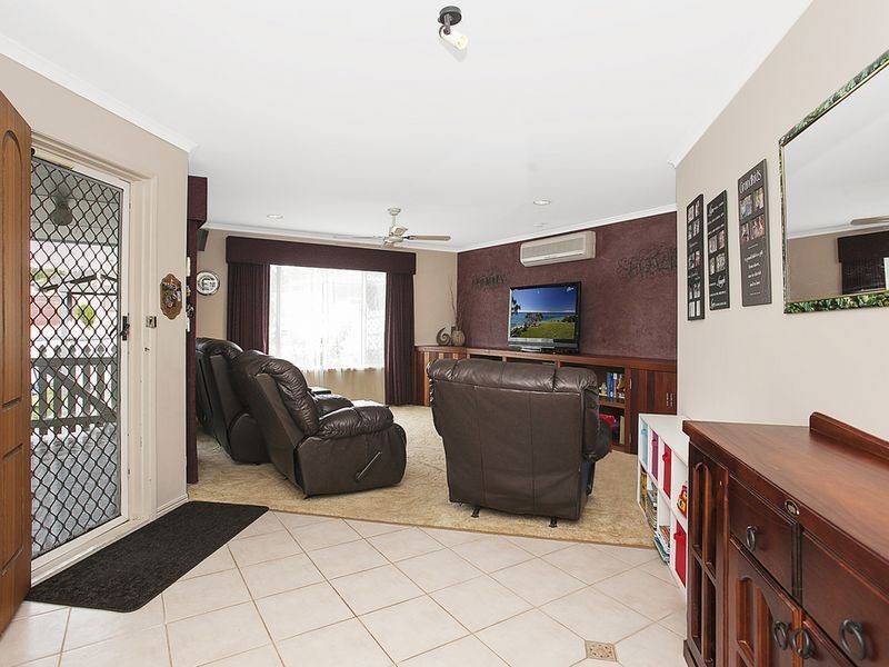 4 Kenneth Drive, Highland Park QLD 4211