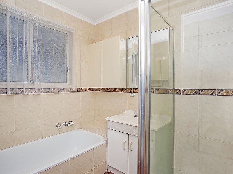 4 Kenneth Drive, Highland Park QLD 4211