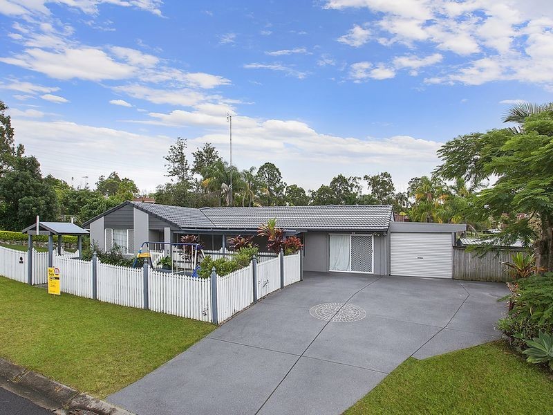 4 Kenneth Drive, Highland Park QLD 4211