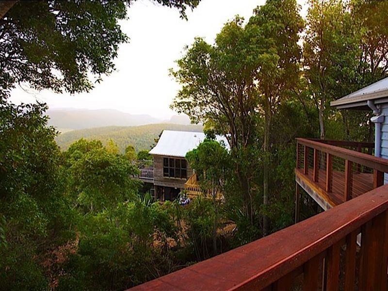4 Maple Court, Beechmont QLD 4211