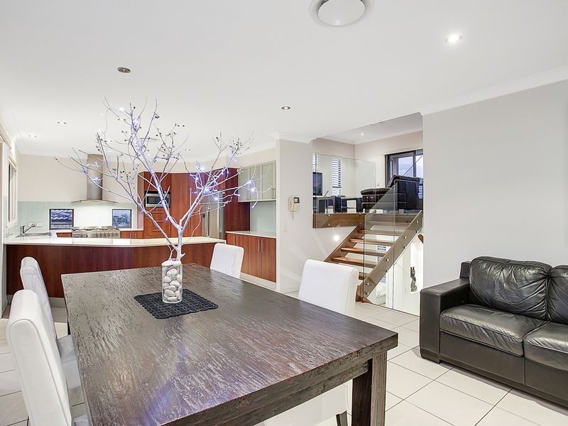 48 Tara Vista Boulevard, Highland Park QLD 4211