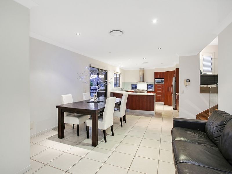 48 Tara Vista Boulevard, Highland Park QLD 4211