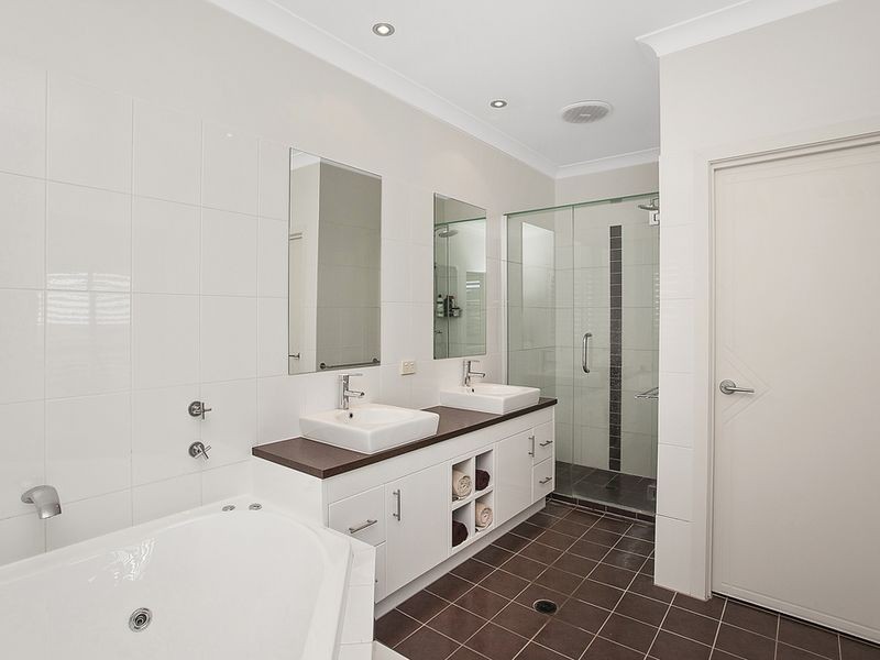 48 Tara Vista Boulevard, Highland Park QLD 4211