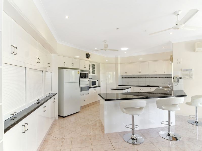 9 Galleria Court, Highland Park QLD 4211