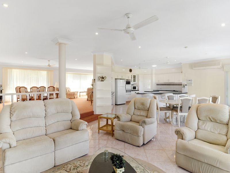 9 Galleria Court, Highland Park QLD 4211