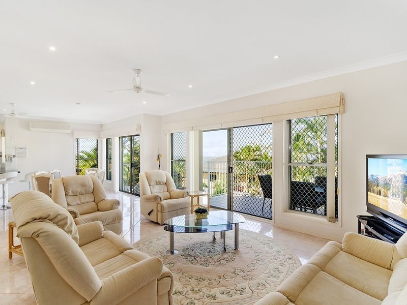 9 Galleria Court, Highland Park QLD 4211