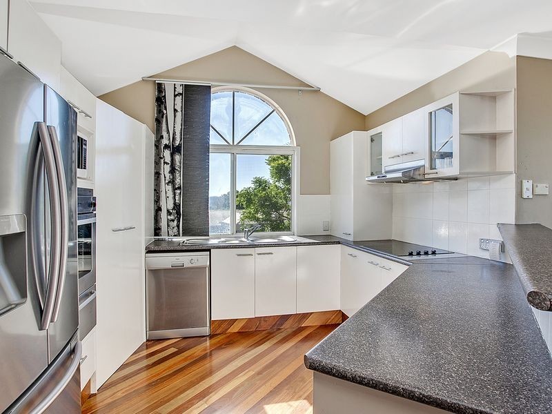 8 Parklane Place, Highland Park QLD 4211