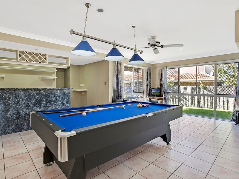 8 Parklane Place, Highland Park QLD 4211