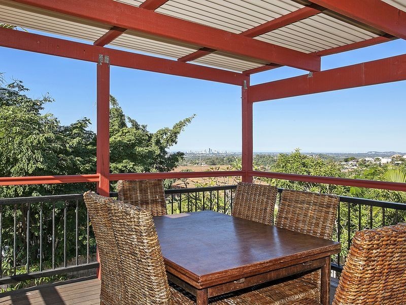 8 Parklane Place, Highland Park QLD 4211