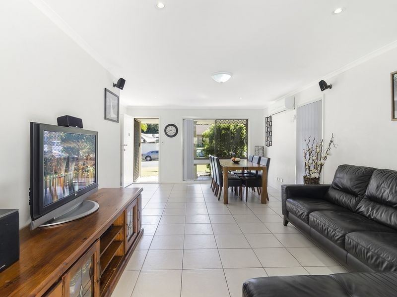 20 Lowanna Drive, Ashmore QLD 4214
