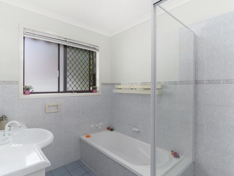 20 Lowanna Drive, Ashmore QLD 4214