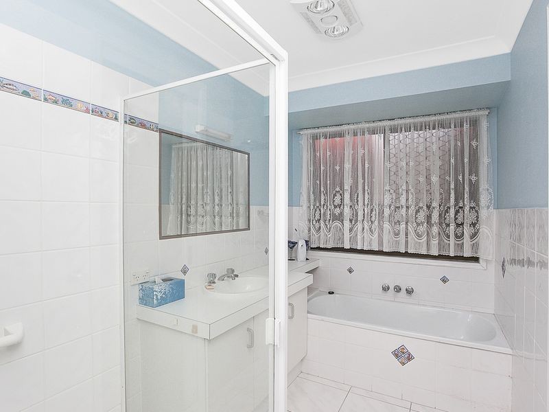 32 Jabiluka Drive, Highland Park QLD 4211