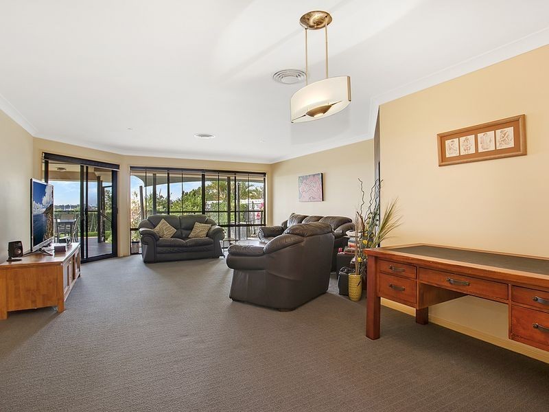 18 Quigan Terrace, Highland Park QLD 4211