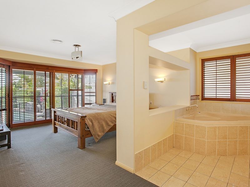 18 Quigan Terrace, Highland Park QLD 4211