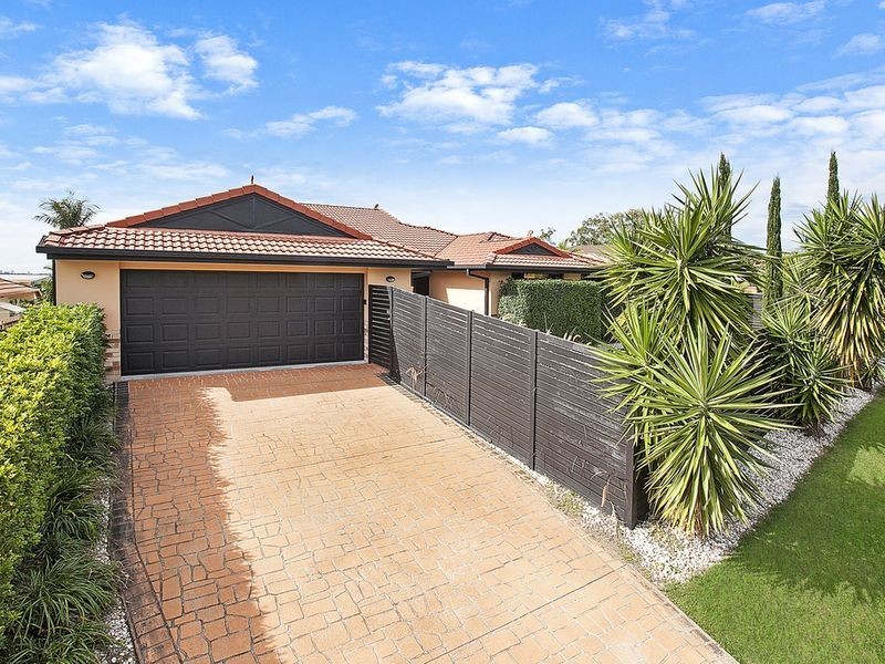 18 Quigan Terrace, Highland Park QLD 4211