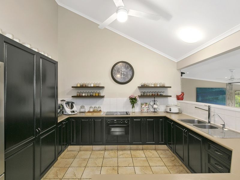 16 Stonehaven Place, Highland Park QLD 4211