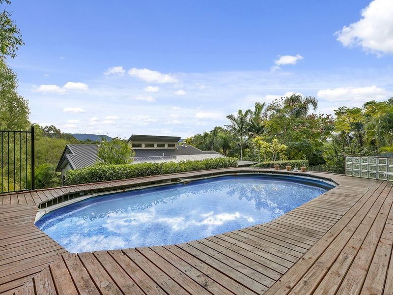 16 Stonehaven Place, Highland Park QLD 4211