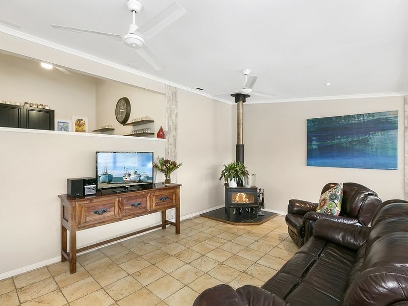 16 Stonehaven Place, Highland Park QLD 4211